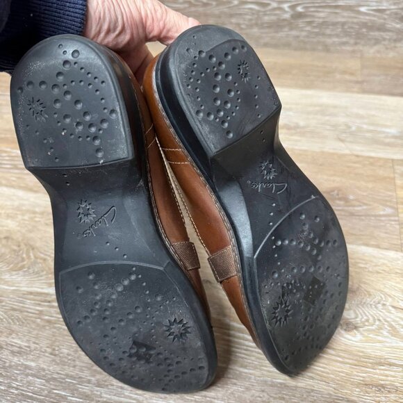 Clarks Classic Brown Leather Loafer Women's Size 8.5 - Picture 4 of 6